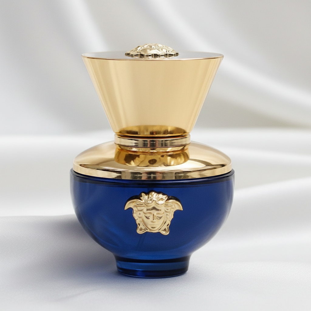 Versace Pour Femme Dylan Blue by Versace Eau De Parfum Spray 1 oz (Women)