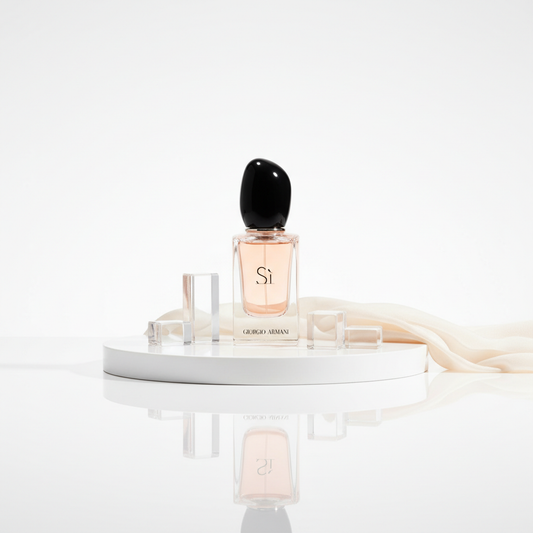 Armani Si by Giorgio Armani Eau De Parfum Spray 1 oz (Women)